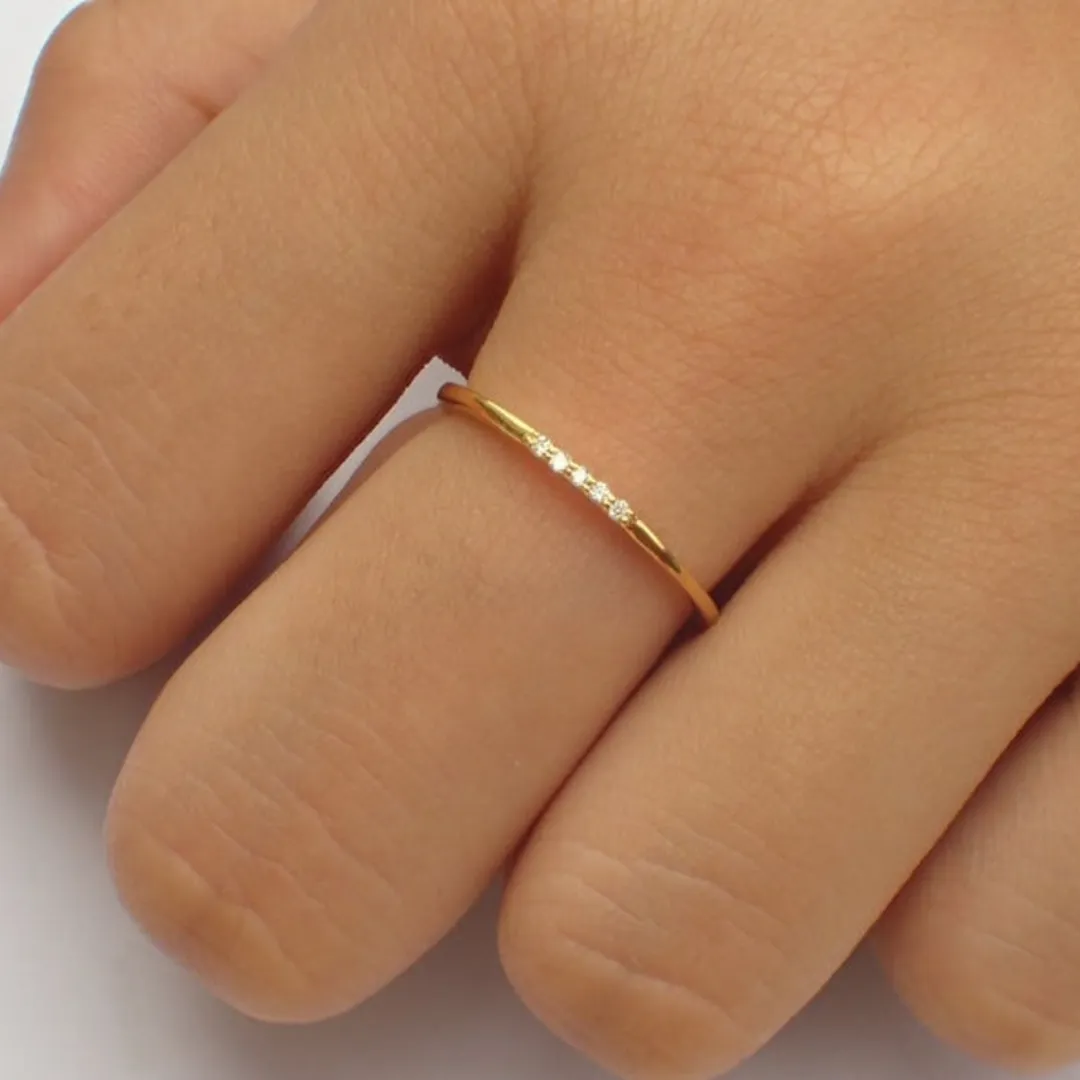 /public/photos/live/Dainty 5 Moissanite Ring-1108 (2).webp